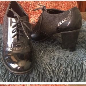 Bandolino black patent leather wool Oxford booties